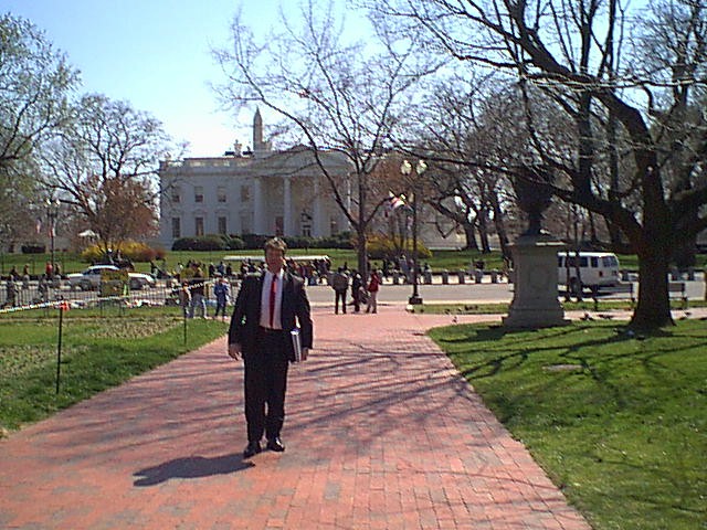 WhiteHWalkRS.jpg (121353 bytes)