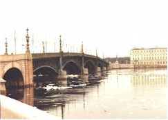 tritzkibridgeice_SM.jpg (8178 bytes)