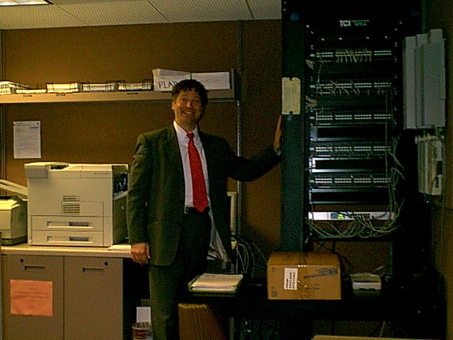 120018server.jpg (87491 bytes)