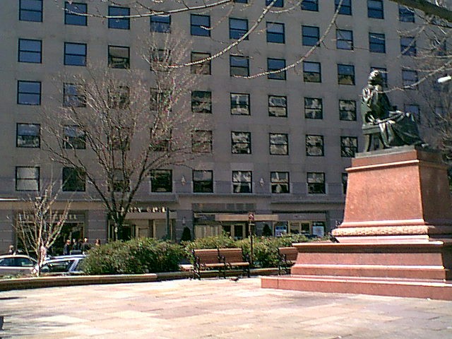 120018parkstatue.jpg (109711 bytes)